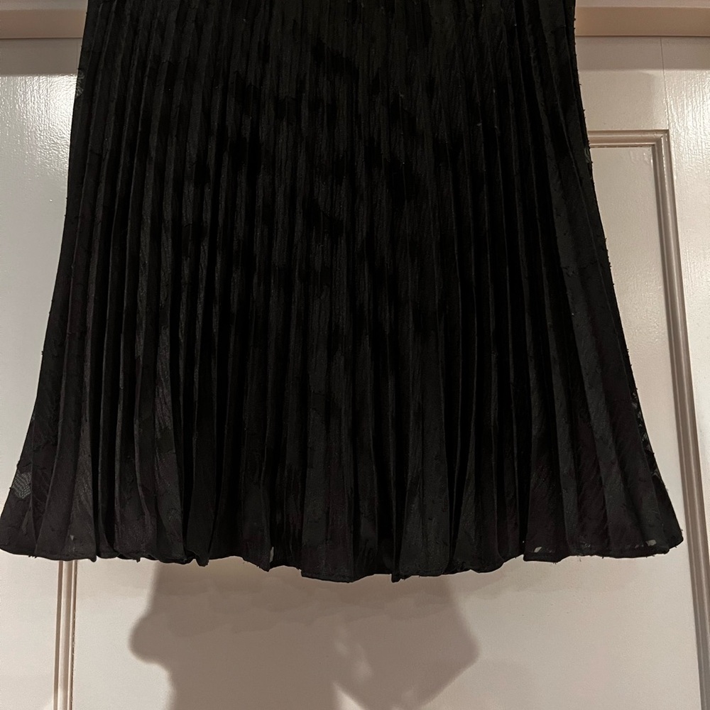 DKNY Black Pleated Skirt jacquard print, Medium
